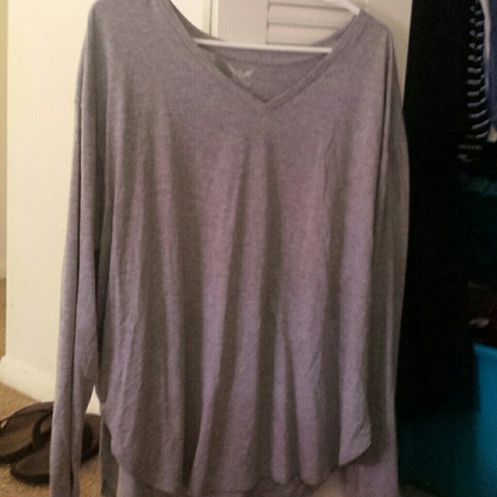 Long sleeve gray tee